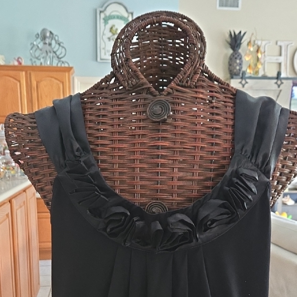 Cable & Gauge Black Ruffled Sleeveless Tank Top - Picture 7 of 13